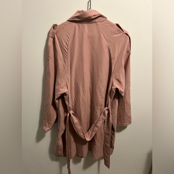 Forever 21. Pink soft trench coat. Size small - Picture 5 of 5